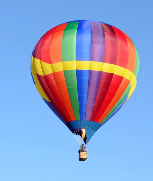 Barevný horkovzdušný balón — Stock fotografie
