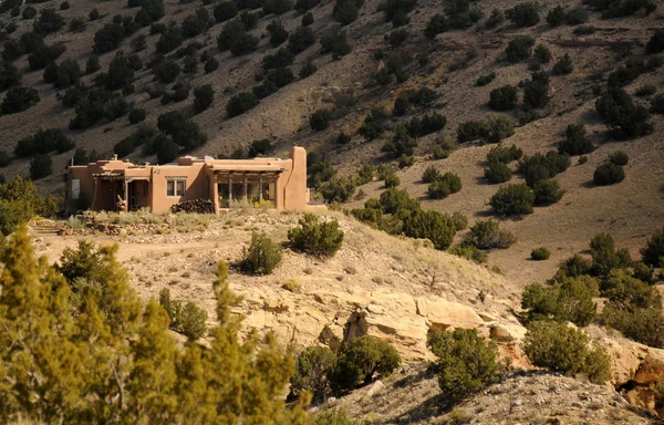 Будинок у пустелі — стокове фото