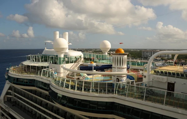 Cruise schip bovenste dek — Stockfoto