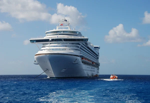 Cruise ship closeup view — Stock Photo, Image