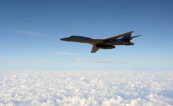 Strategic bomber in flight — Stock Photo, Image