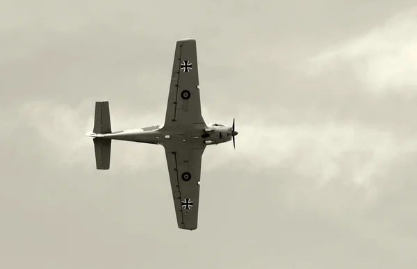 Régi harci repülőgép-fekete-fehér — Stock Fotó