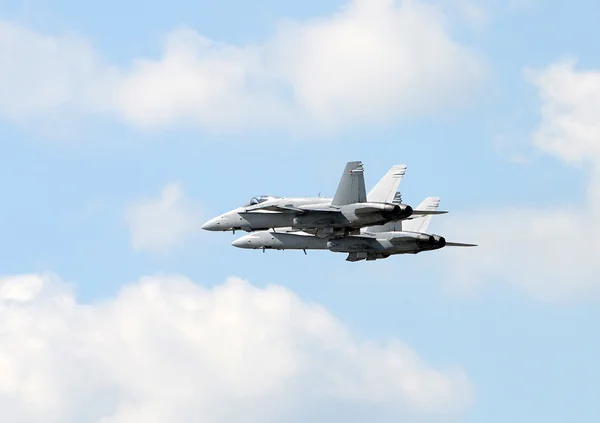 Jets militares en formación a gran altitud — Foto de Stock
