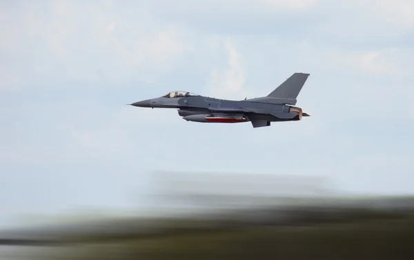 Jetfighter на высокой скорости — стоковое фото
