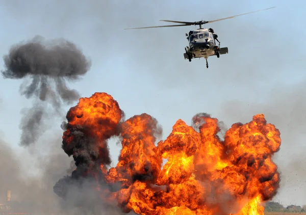 Elicottero in fiamme — Foto Stock