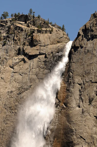 背の高い滝 — ストック写真
