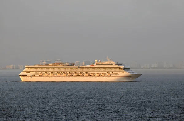 Modern yolcu gemisi — Stok fotoğraf