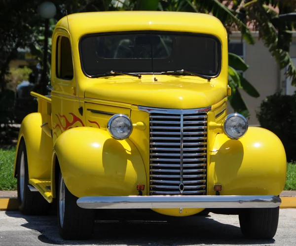 Camion giallo pick-up — Foto Stock