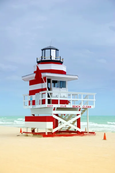 Colorful lifeguard stand on Miami Beach — Stock Photo, Image