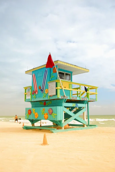 Lifeguard tower on Miami Beach — Stock Photo, Image
