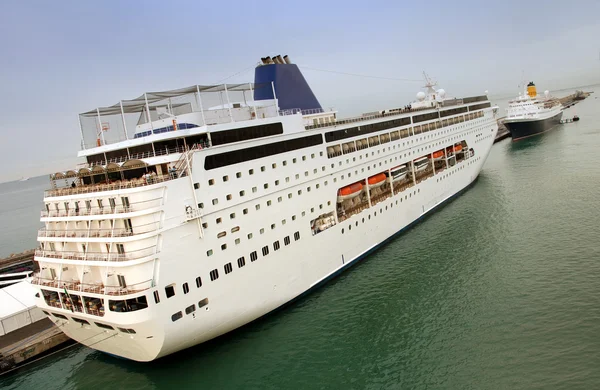 Large cruise ship — Stock Photo, Image