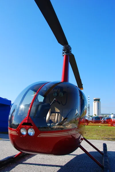 Helicóptero no chão — Fotografia de Stock