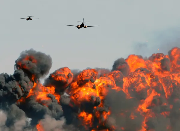 Hava bombardımanı — Stok fotoğraf