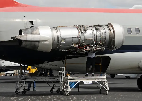 Jet engine repair — Stock Photo, Image