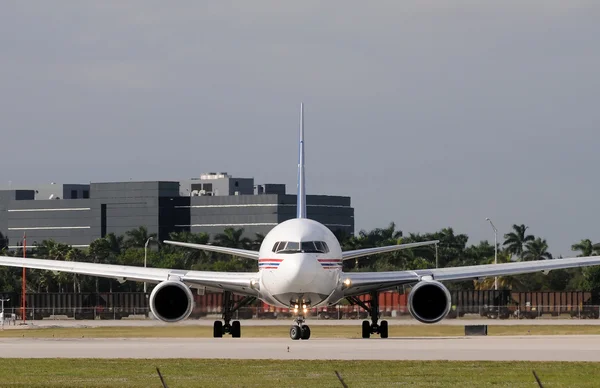 Avión jet vista frontal — Foto de Stock