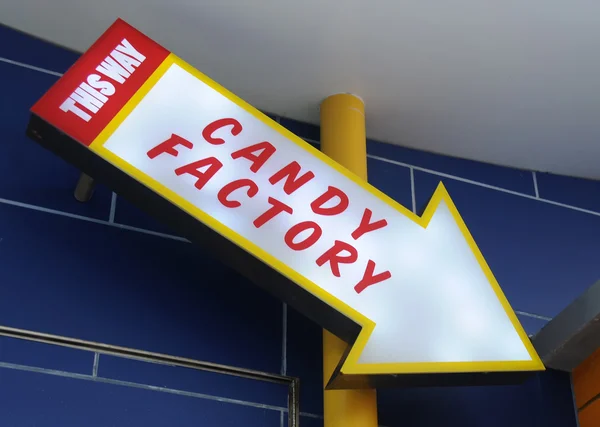 Znak fabryka cukierków — Zdjęcie stockowe