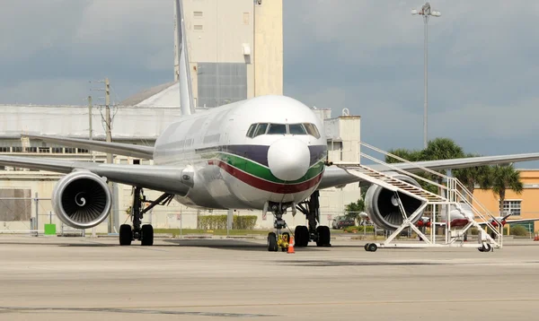 Jet airplane on the ground — Stock Photo, Image