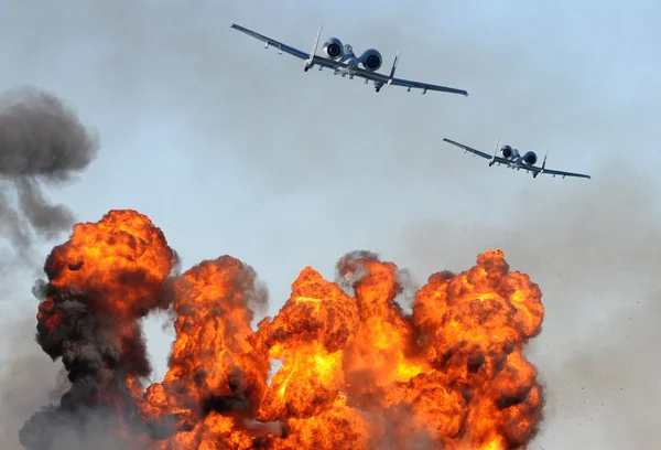 Jetfighter saldıran iki — Stok fotoğraf