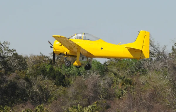Yellow propeller airplane — Stock Photo, Image