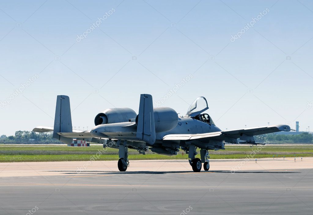 Jetfighter taxiing
