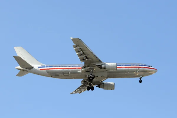 Ağır yolcu uçağı — Stok fotoğraf