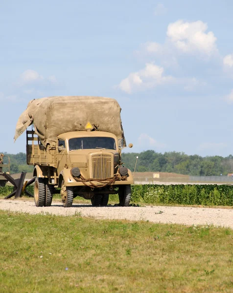 Vojenské nákladní automobil — Stock fotografie