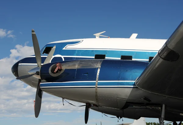 Gamla turboprop flygplan — Stockfoto