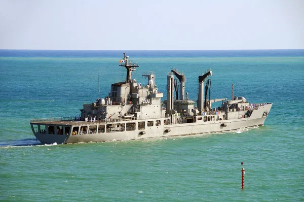 Denizde savaş gemisi — Stok fotoğraf
