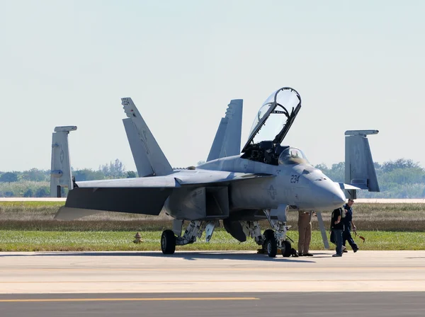 Bizi Deniz Kuvvetleri fa-18 uçuş için hazırlar — Stok fotoğraf