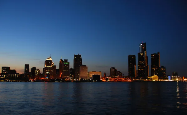 Detroit skyline w nocy — Zdjęcie stockowe