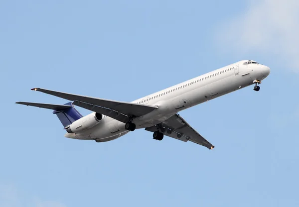 Avião a jacto de passageiros — Fotografia de Stock