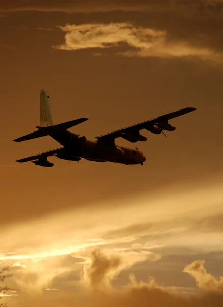 Στρατιωτικό μεταγωγικό αεροπλάνο — Φωτογραφία Αρχείου