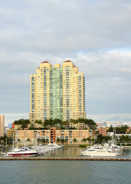 Waterfront apartments — Stock Photo, Image