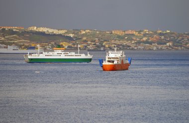 Feribot Tekne yaklaşıyor