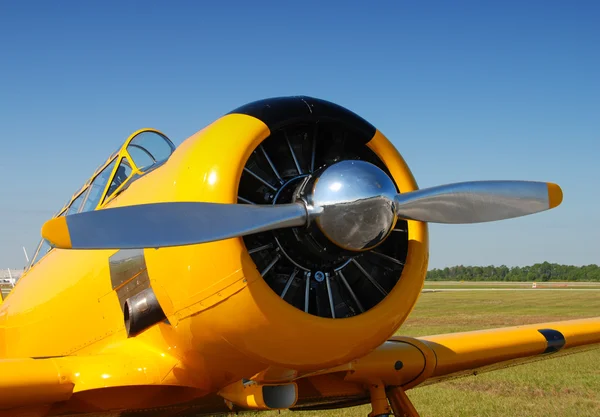 Gamla propellerflygplan — Stockfoto