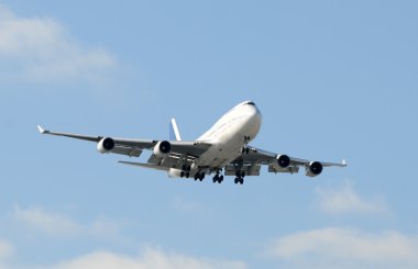 Jumbo jet approaching clipart