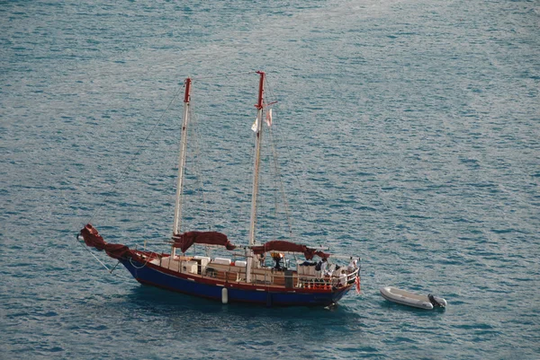 바다에 떠 있는 배 — 스톡 사진