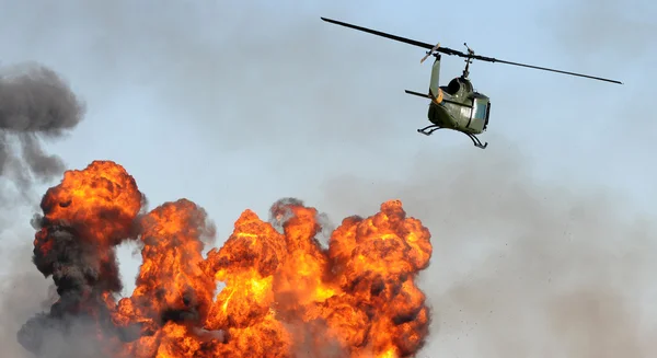 Helicopter over explosion — Stock Photo, Image