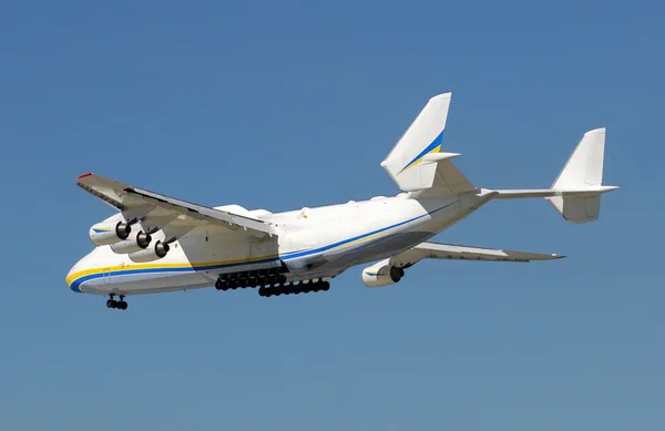 Giant airplane — Stock Photo, Image