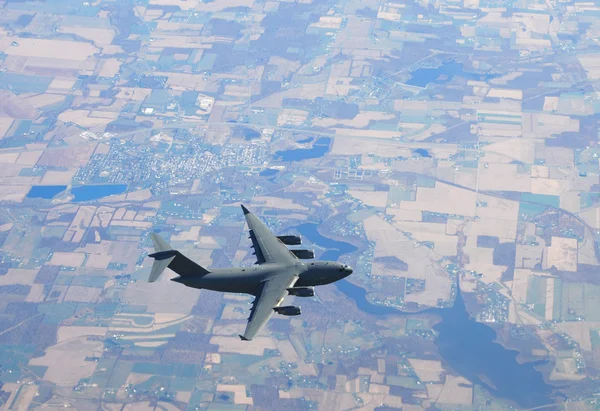 Militära flygplan under flygning — Stockfoto