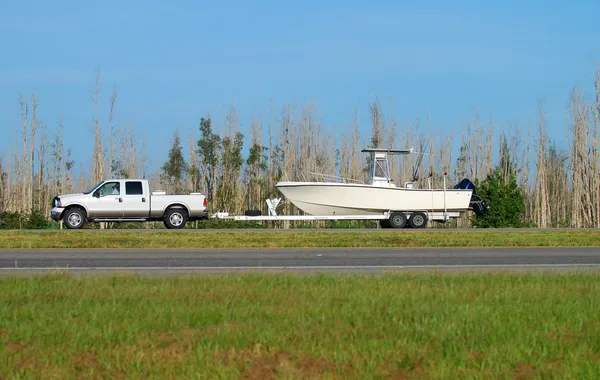 Truck pulling boat — Stock Photo, Image