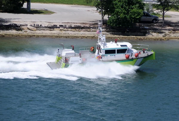 Fire department boat — Stock Photo, Image