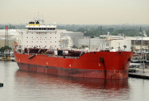 Navio de carga vermelho — Fotografia de Stock
