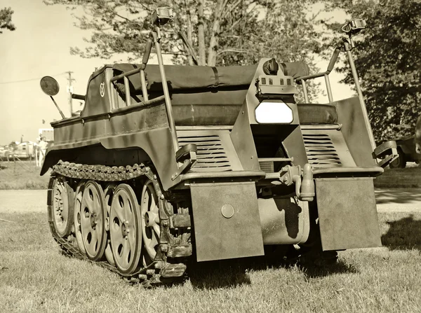Vecchio veicolo militare — Foto Stock