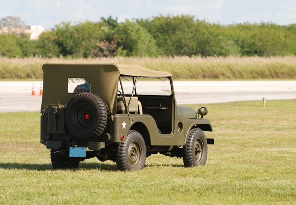 Klassischer Jeep aus Kriegszeiten — Stockfoto