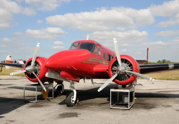 Altes Turboprop-Flugzeug — Stockfoto