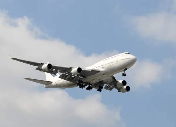 Jumbo jet tijdens de vlucht — Stockfoto