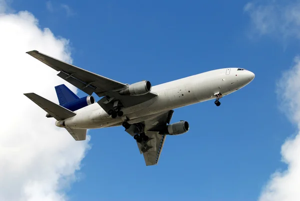 Jumbo jet en vuelo —  Fotos de Stock