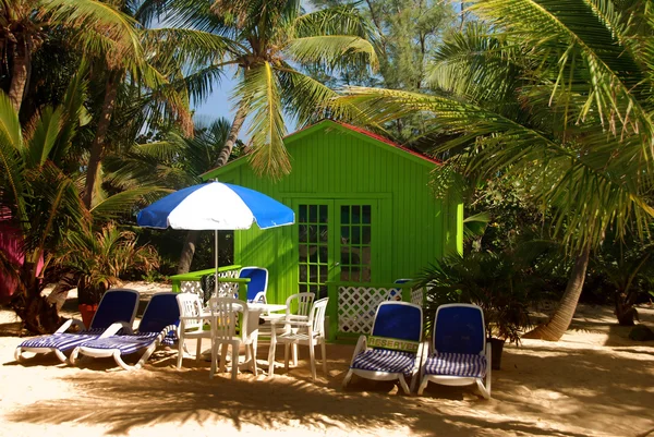 Színes beach bungalow — Stock Fotó