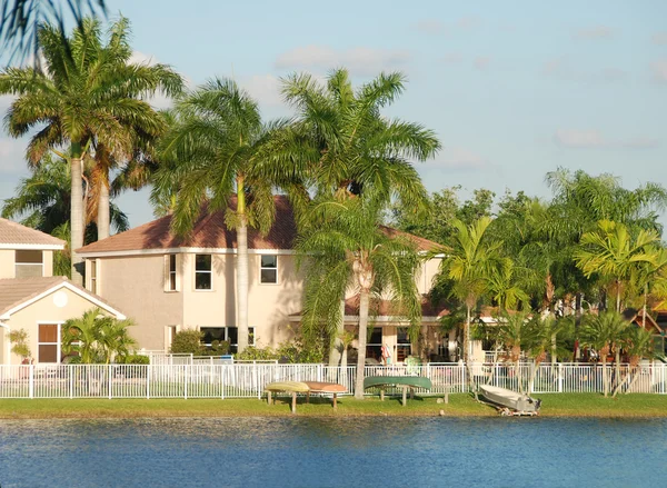 Immobilien am Wasser in Florida — Stockfoto
